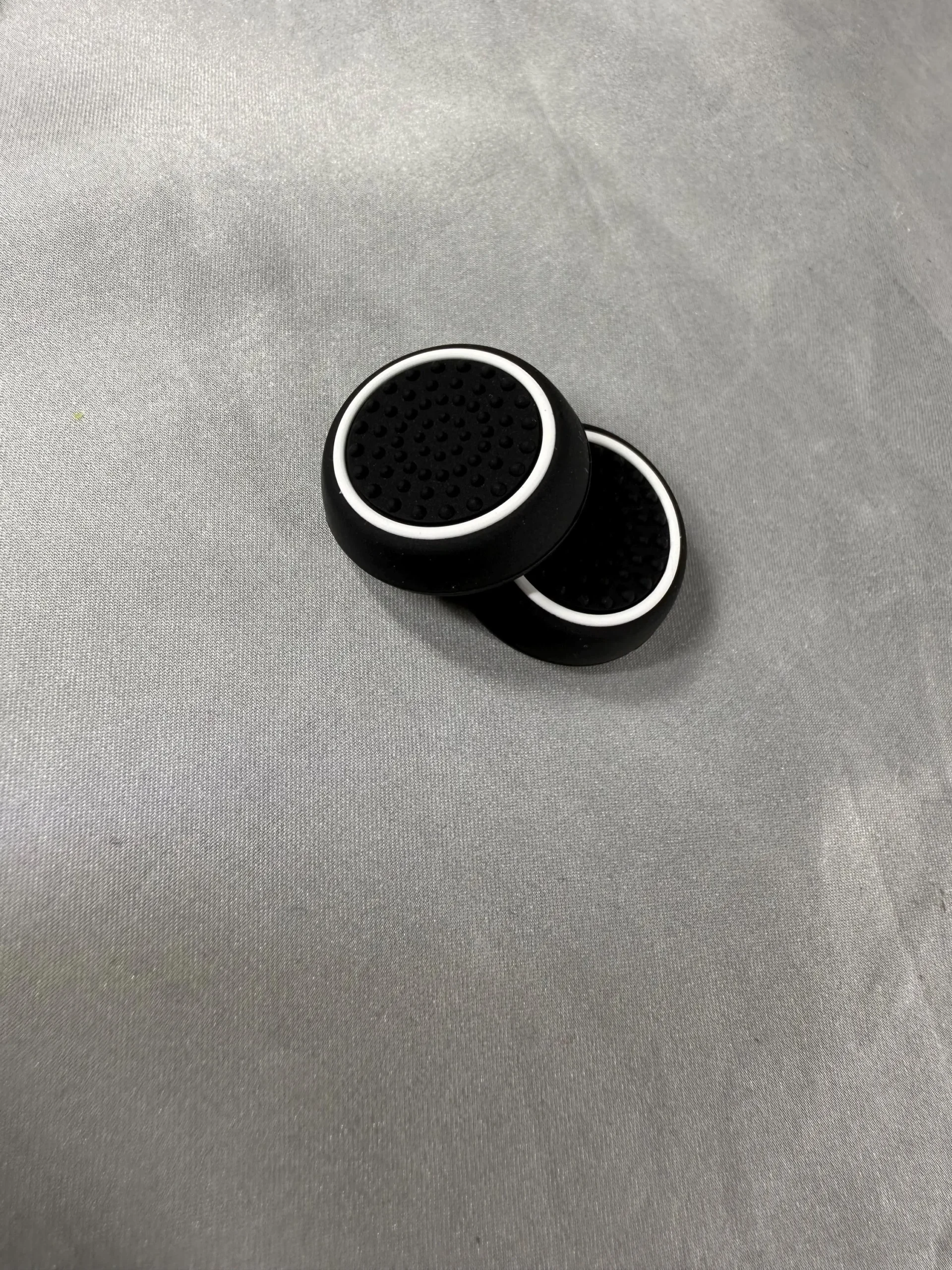 Black & White Glow Gamer Grips PS5 + Xbox
