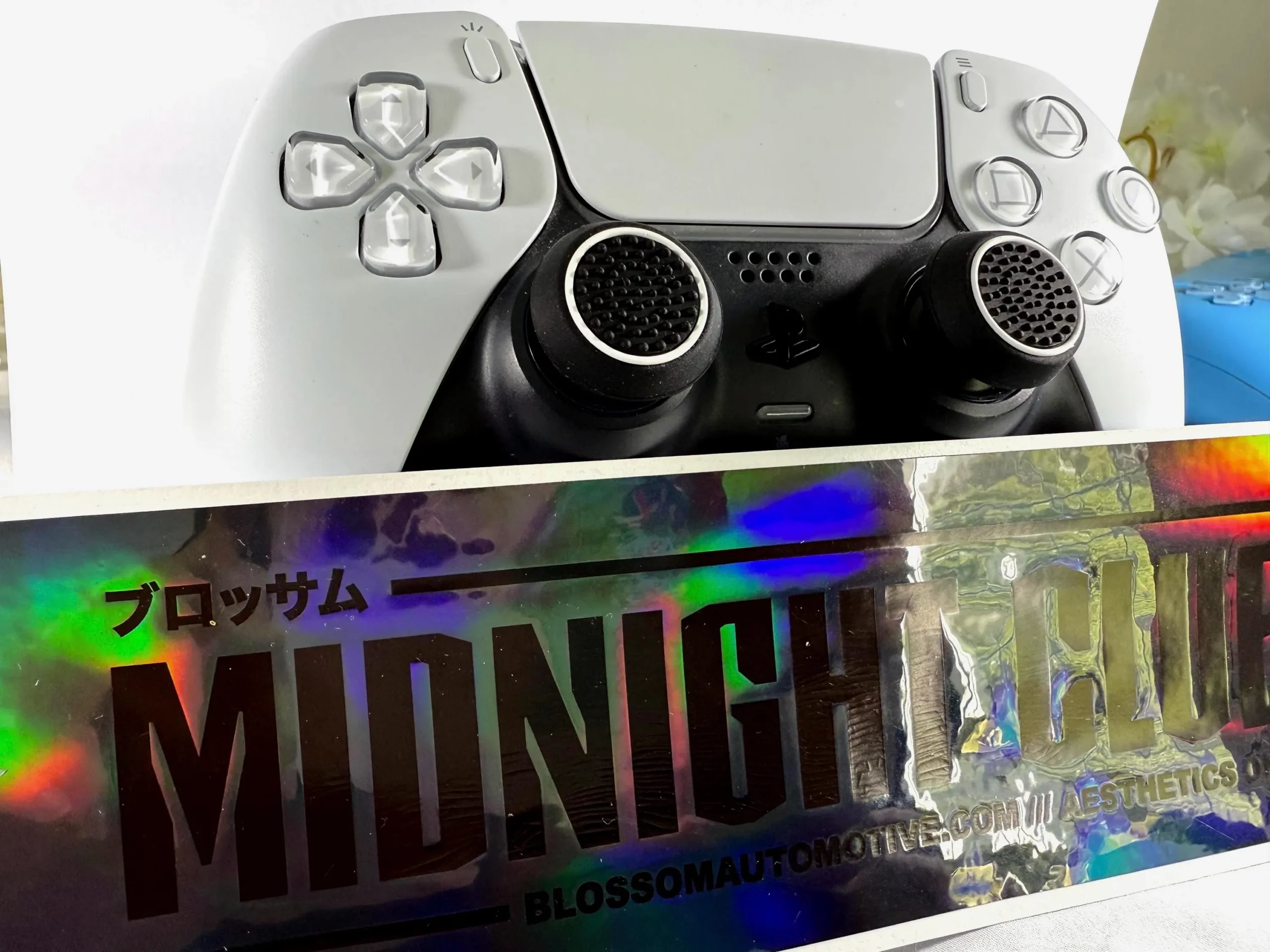 Black & White Glow Gamer Grips PS5 + Xbox - Image 2