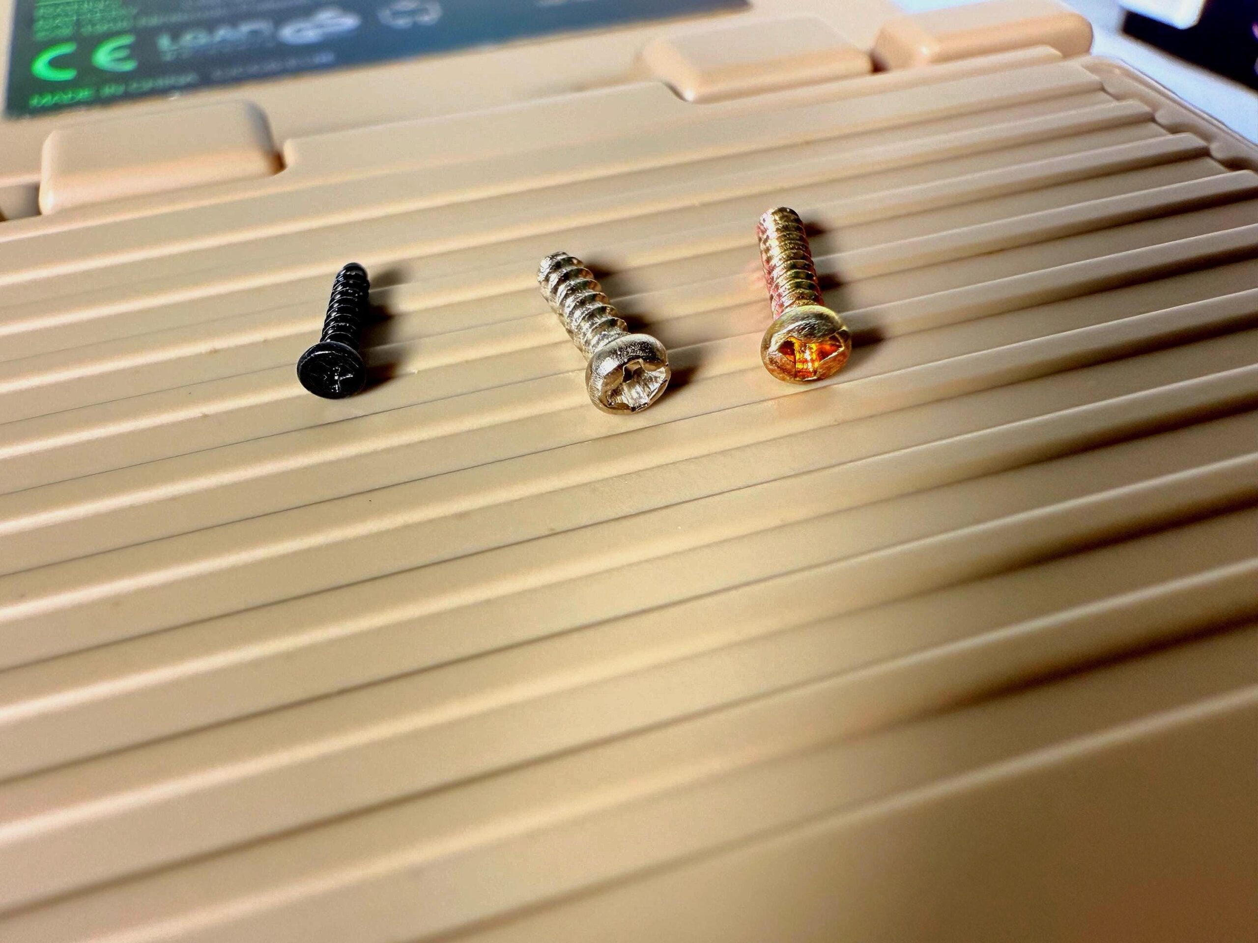 Ultimate Retro 18 Handheld Screw Set